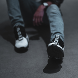 001 - (White / Black)