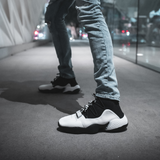 001 - (White / Black)