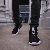 001 - (Black / White)